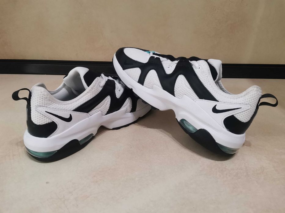 NIKE Air Max Graviton.