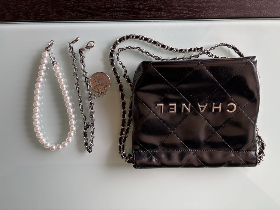 Продавам чанта на CHANEL