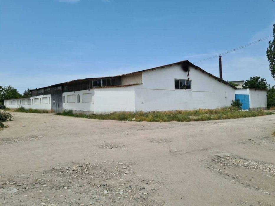 Самостоятелна промишлено-складова сграда. Помещения 380  кв.м. 160 +180 +200 + 340 + 540 кв.м., с. Скутаре-Рогош (Пловдив)