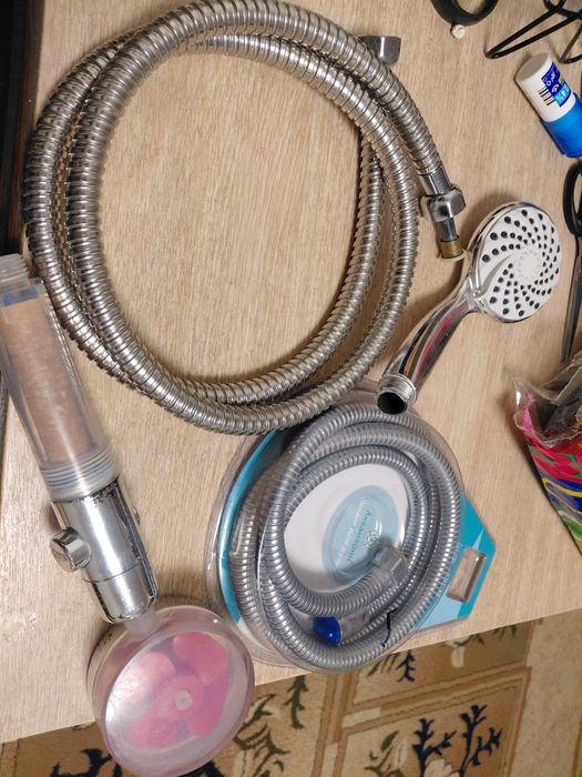 Душевые шланги,лейки,счётчик воды дёшево