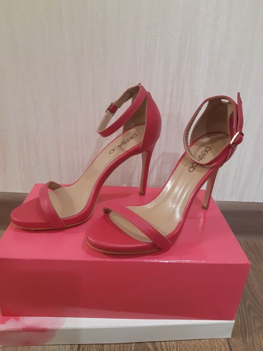 Женские босоножки