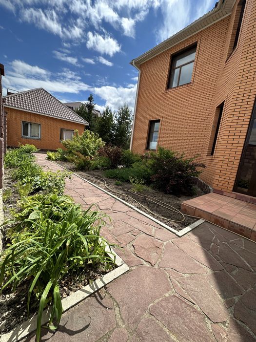 Двухэтажный коттедж Бурабай