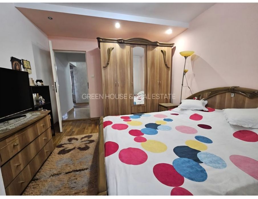 Vând apartament 3 camere -Deva