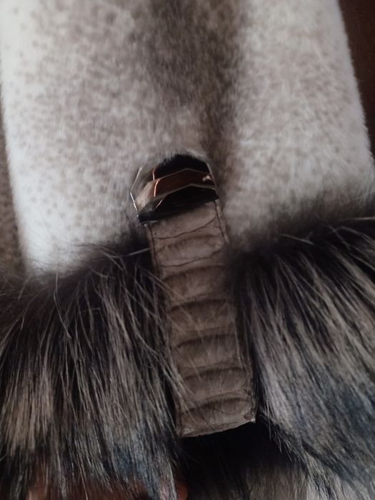 Шуба из ламы с капюшоном