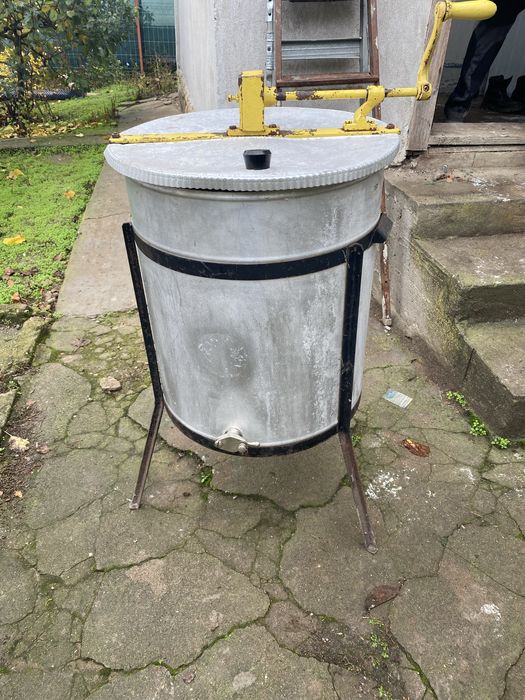 Центрофуга за мед