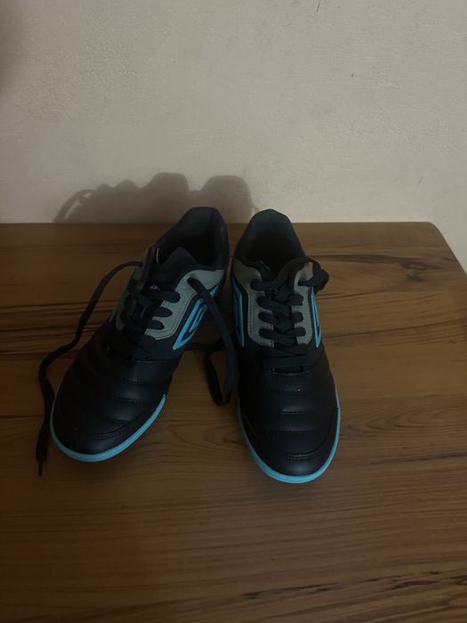 Футболни стоножки umbro 41 номер