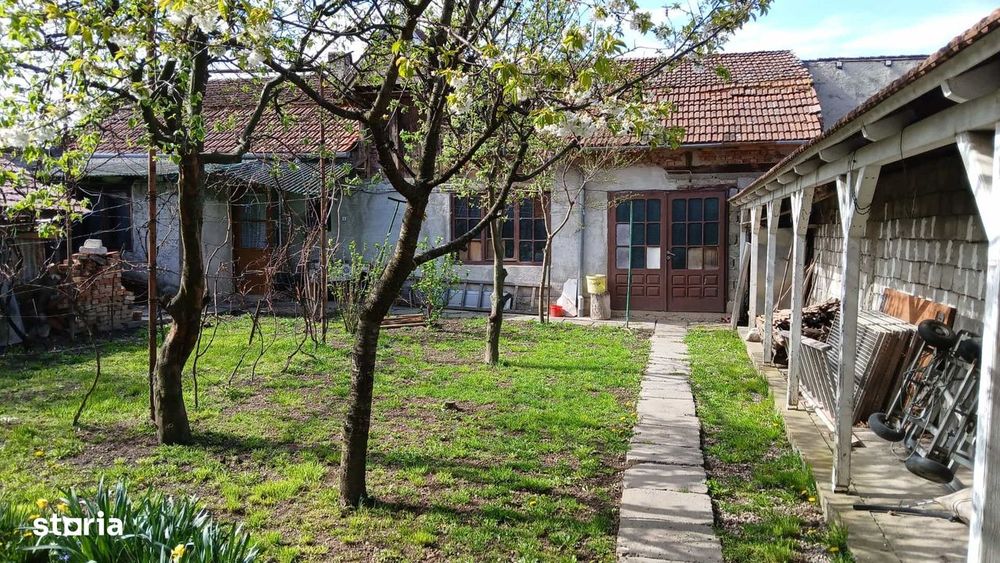 Casa cu 8 camere și anexă locuibilă de 57 mp