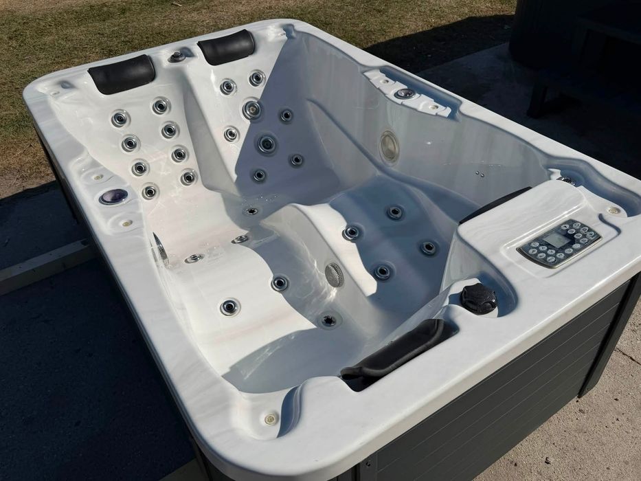 Jacuzzi spa piscină 3 persoane