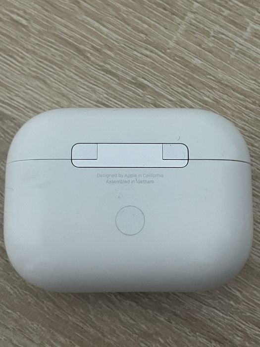 Vand airpods pro 2 cu carcasa magsafe si usb c