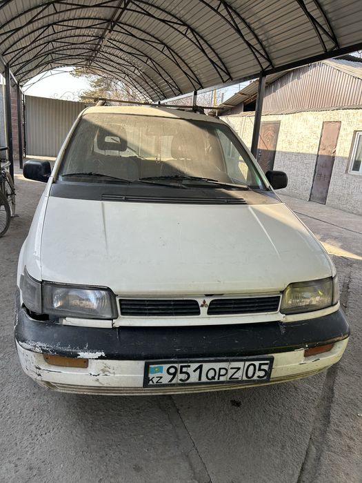 Mitsubishi Space Runner