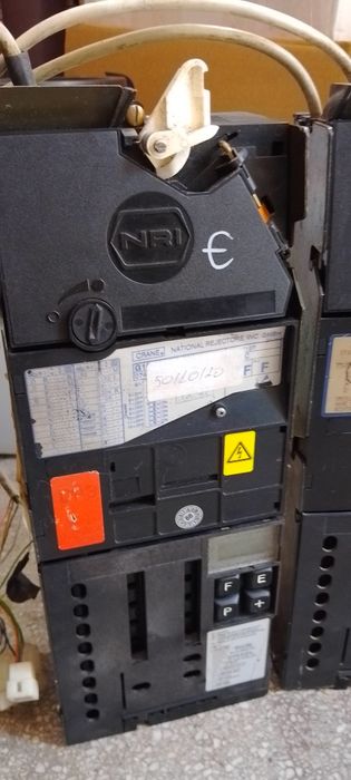 Монетници за продажба