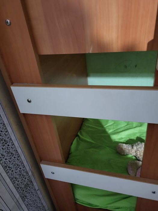 Двуетажни легла с матраците