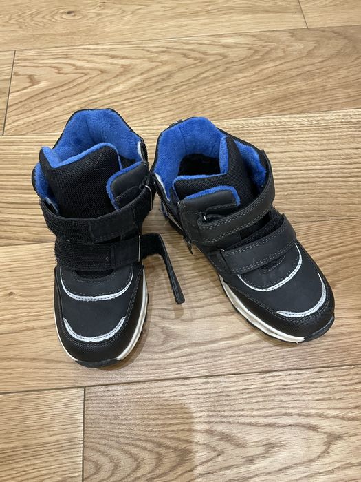 Продам детские ботинки