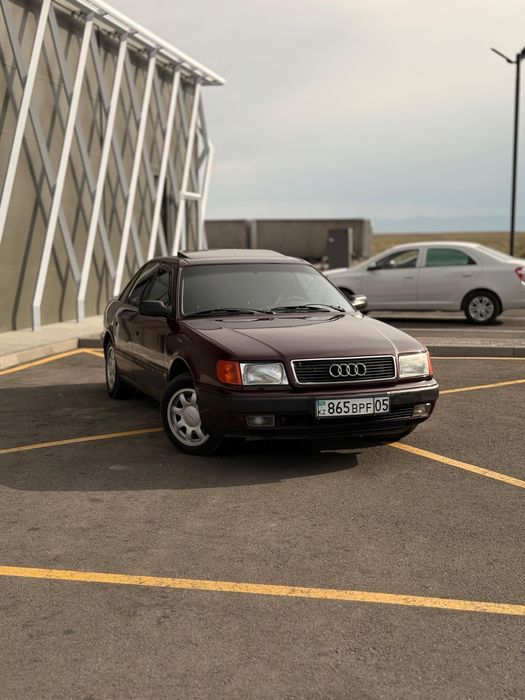 Продам машину отличную марке Audi