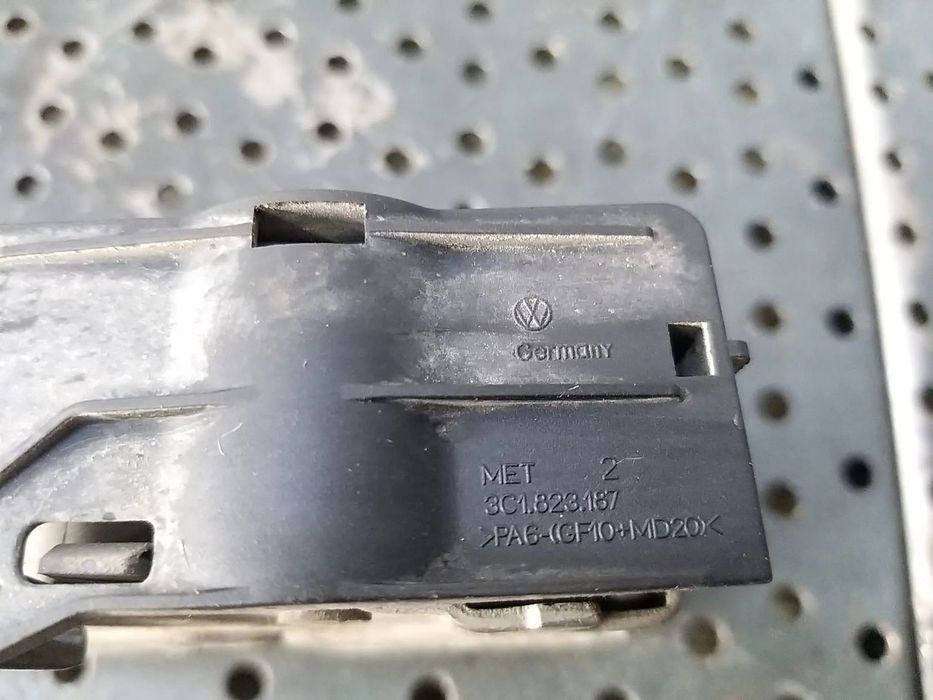 Broasca capota vw passat b6 3c 3c1823187