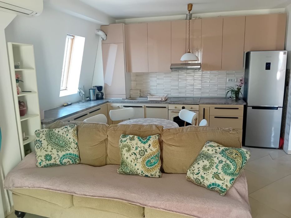Închiriez Apartament cu 3 camere, 3 băi, 4 balcoane + parcare | Calea Torontalului