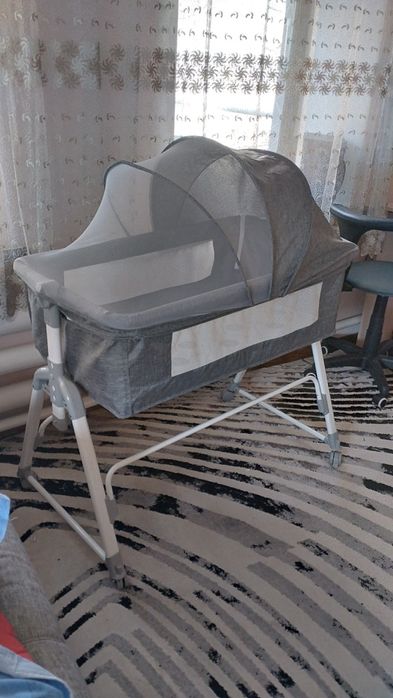 Продам манежку для новорожденных