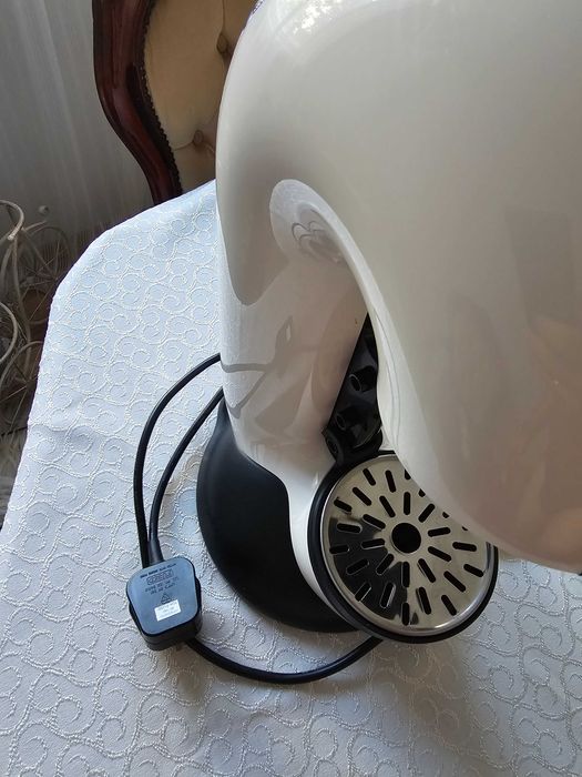 Кафе машина Nescafe Dolce Gusto