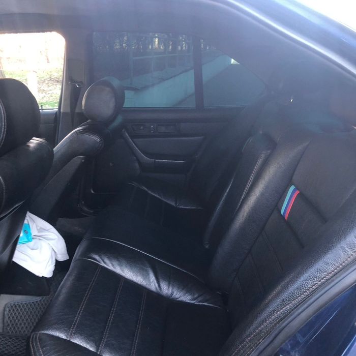 Машина BMW 34.e е