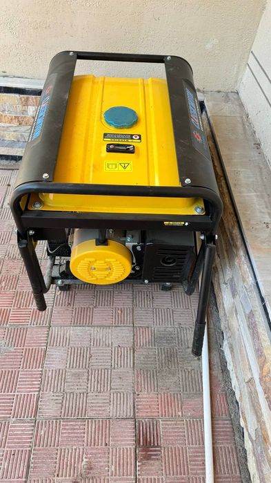 Продаётся генератор новый