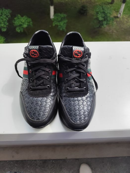 Sneakers Gucci din piele .