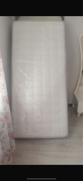 Новая кровать с матрацем