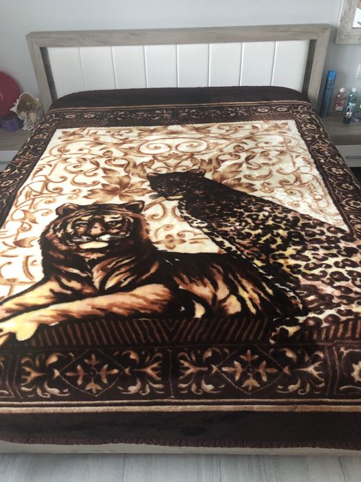 Двулицево шалте за спалня