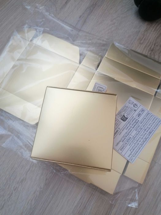 Златни кутийки за подарък