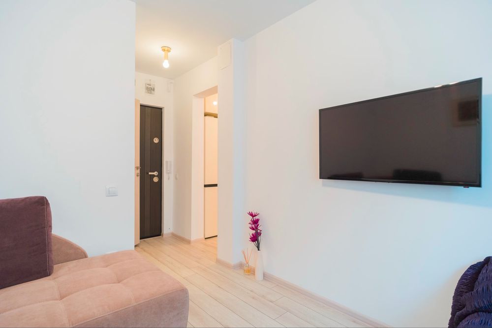 Apartament 2 camere decomandat Zona Centrala , complet utilat , recent renovat, balcon - de inchiriat imediat septembrie