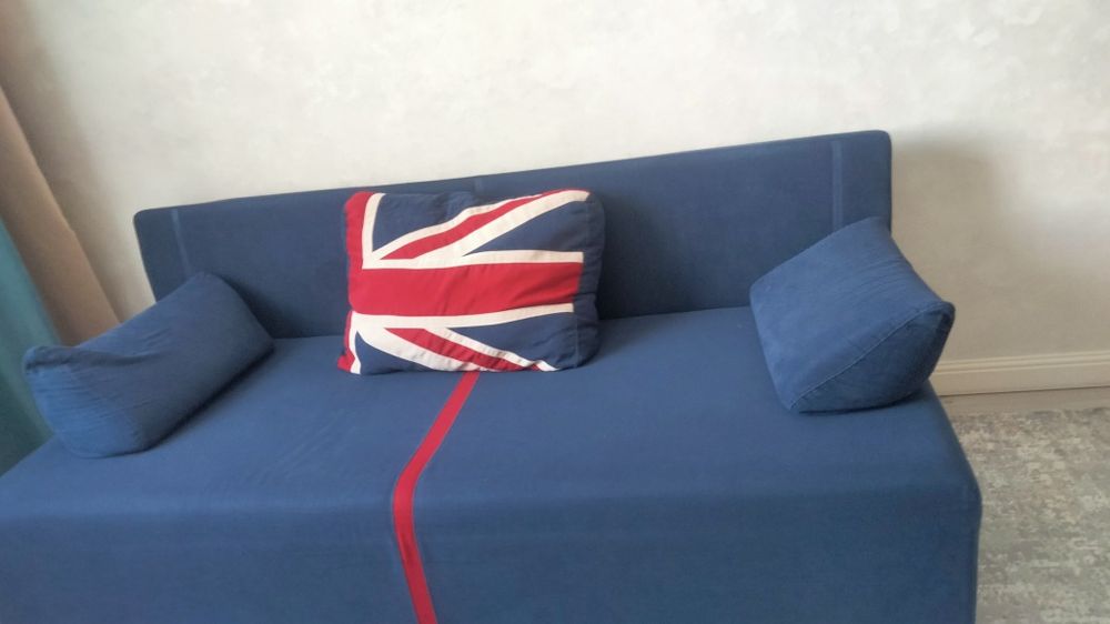 Продаю Диван в хорошем состоянии срочно