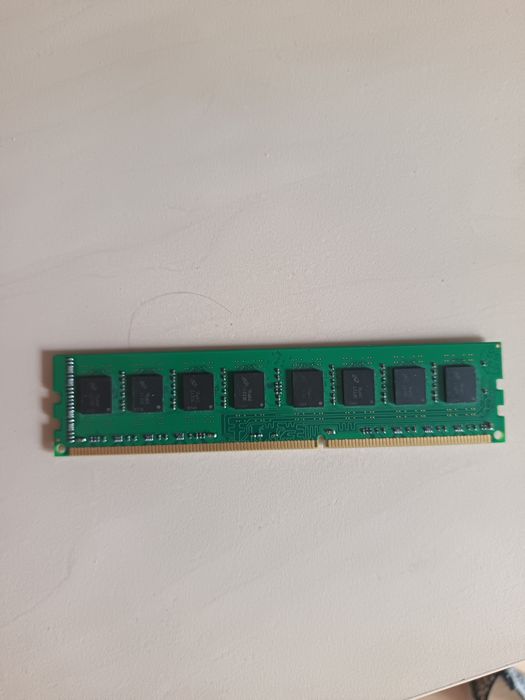 Vând DDR3 1600MHz 8GB