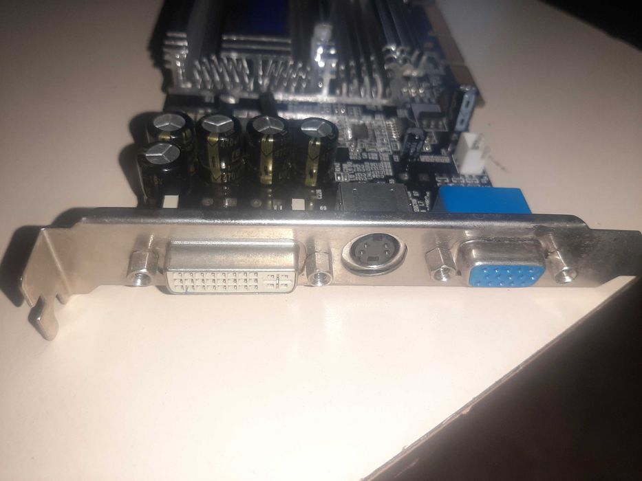 Видеокарта Inno3D MX(4000)8x-64bit DVI+TV DDR 128MB