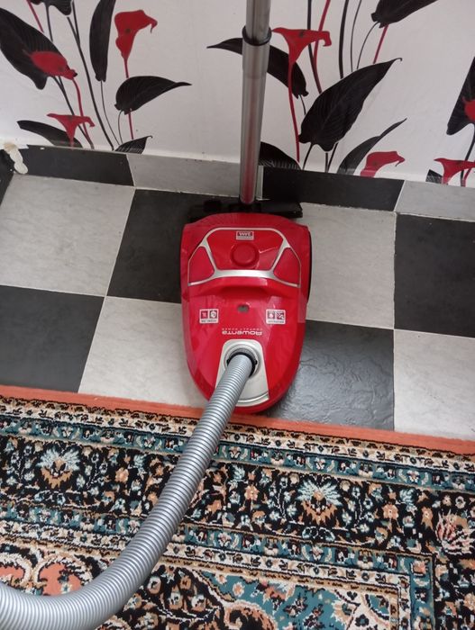 Продавам прахосмукачка rowenta