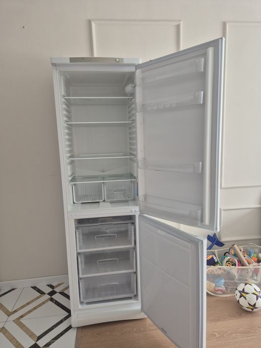 Холодильник Indesit ES 20