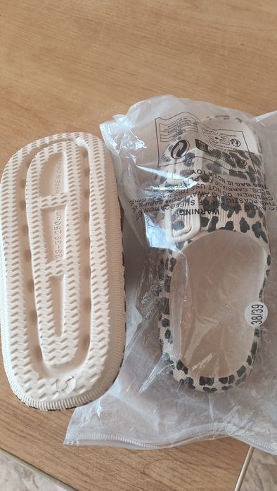 Продам зимние кроссовки и сланцы