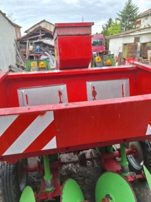 Двуредова картофосадачка с торовнасяне