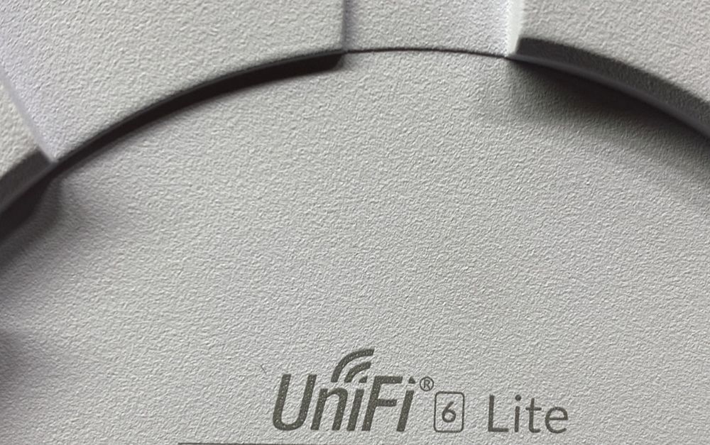 Продам точку  доступа unifi 6 lite