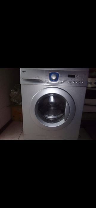 Продам стиральную машину LG