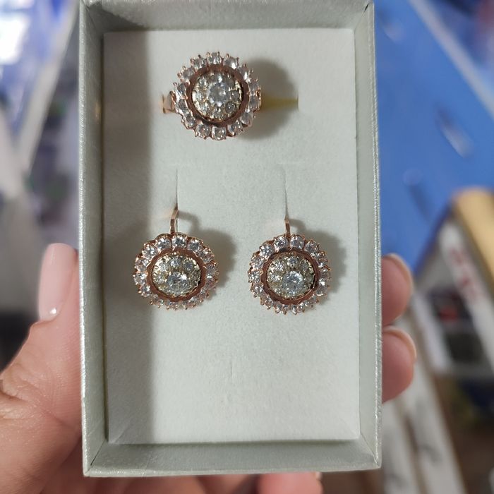 Продается золотой комплект