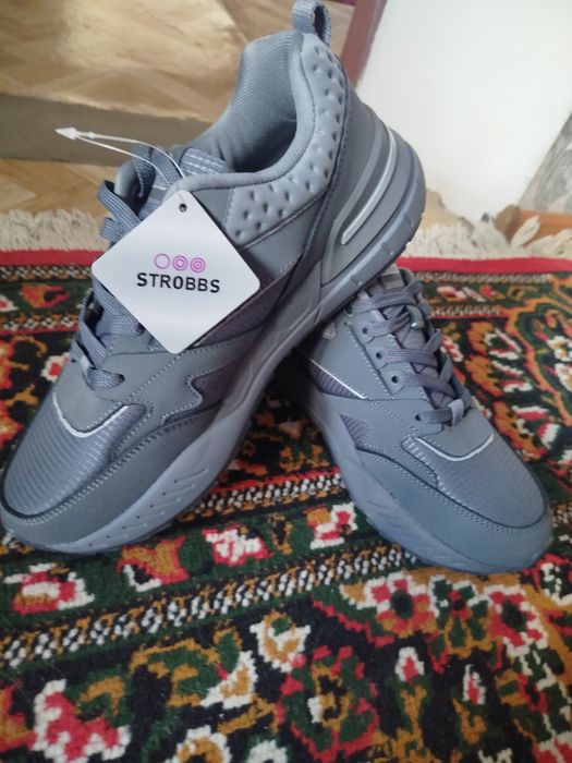 Продам кроссовки Strrobs