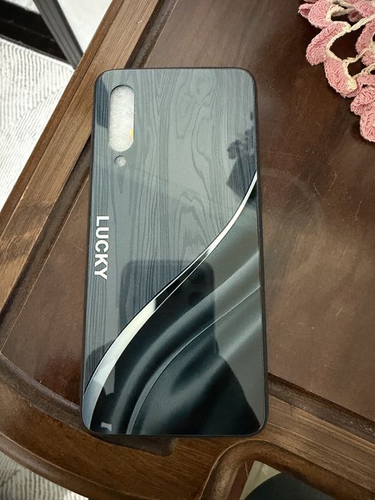 Продаю MI 9 6/128 flagman в хорошем состоянии