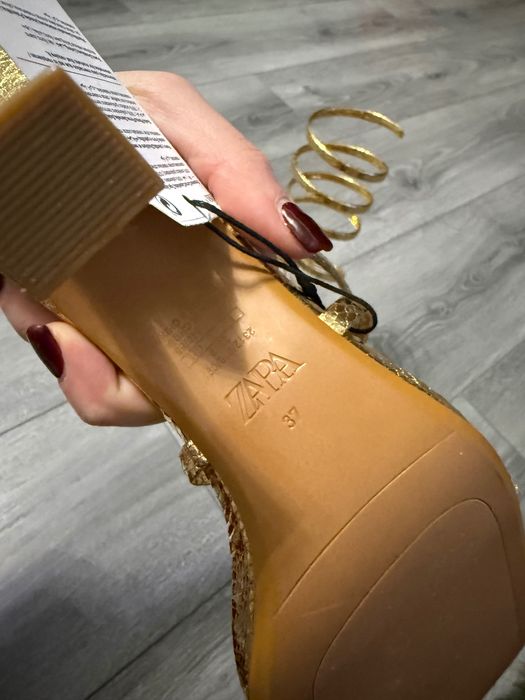 Zara елегантни токчета