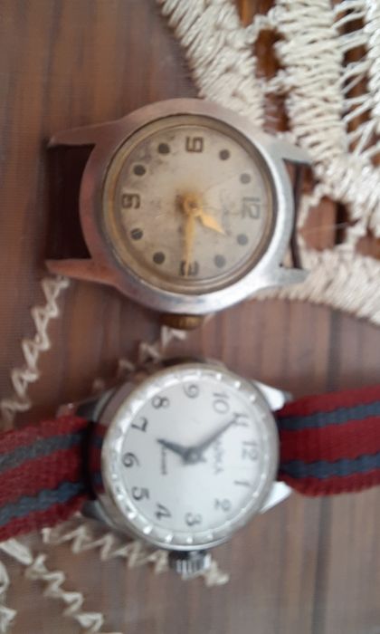 Дамски ръчен механичен часовник 2 броя -Чайка -топ цена !