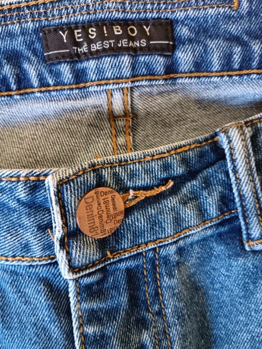 Мъжки дънки без никаква забежка