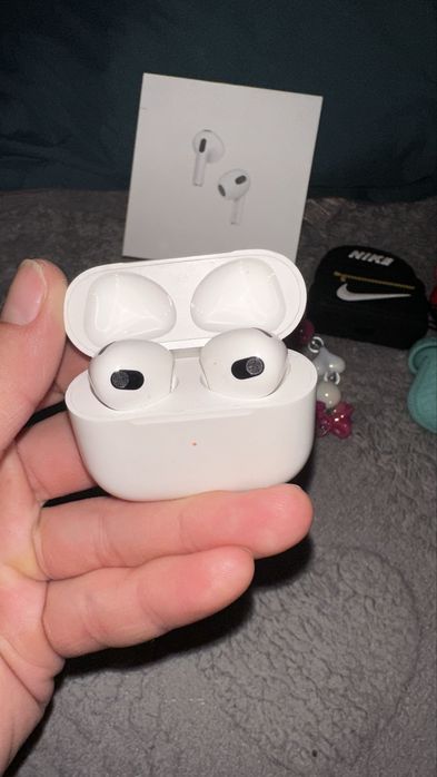 Продам airpods serias 3