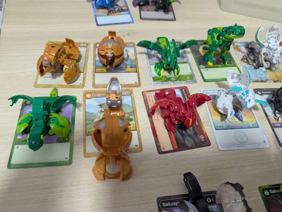 Colectie Bakugan (Bakugani, cartonase,