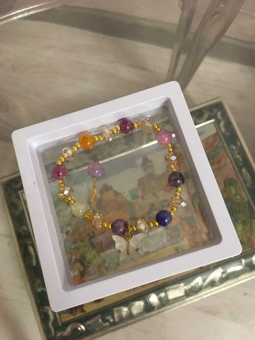 Гривна с кристали,естествени камъни и седеф