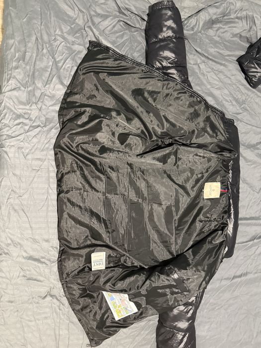 Geaca Moncler cu NFC