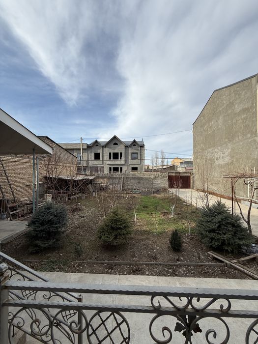 5 соток ер нархида уй сотилади! ADA гостиницадан 500 метр кирганда