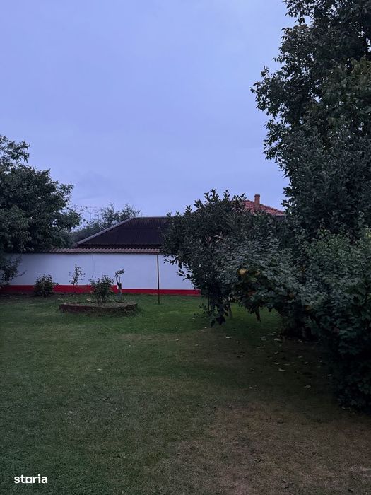 Proprietar vand locuință si teren